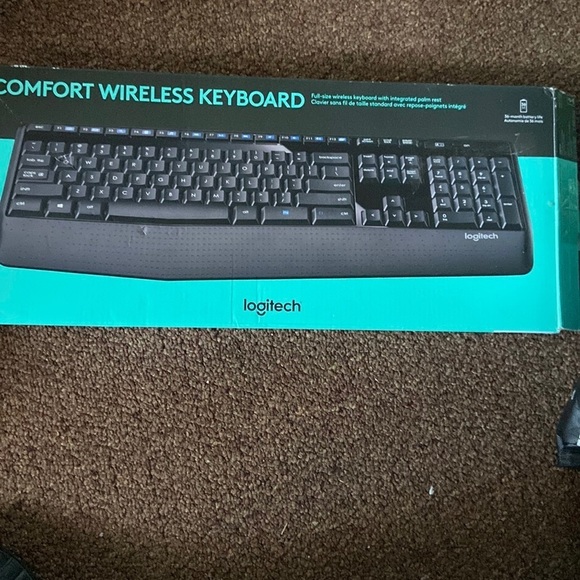 Logitech wireless keyboard with integrated palm rest. Ergonomic design. NWT - Picture 2 of 3